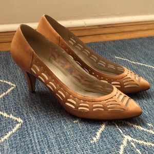 Camel Italian Leather Pumps by Bandolino Sz.9.5